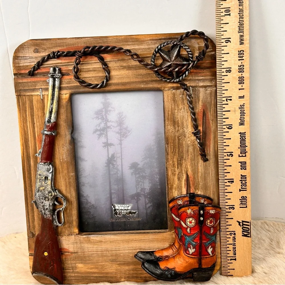 Source Unknown Brown and Red Picture Frame with Vintage Accents‎